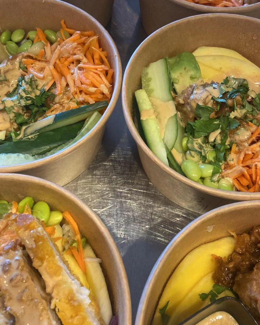 Poke bowl
Mangue/concombre/edamame/carottes râpées/avocat/coriandre et poulet et riz
De la fraîcheur 🌿🌱🥑🥒🥭